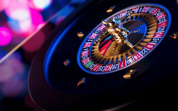Studio live-dealer Pretty Gaming di slot 6000 dengan kamera multi-sudut dan dealer profesional